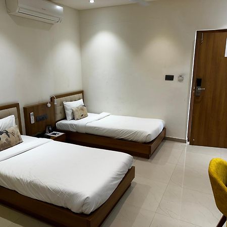 Siara Styles Amba Suites, กันตินาการ์ ภายนอก รูปภาพ