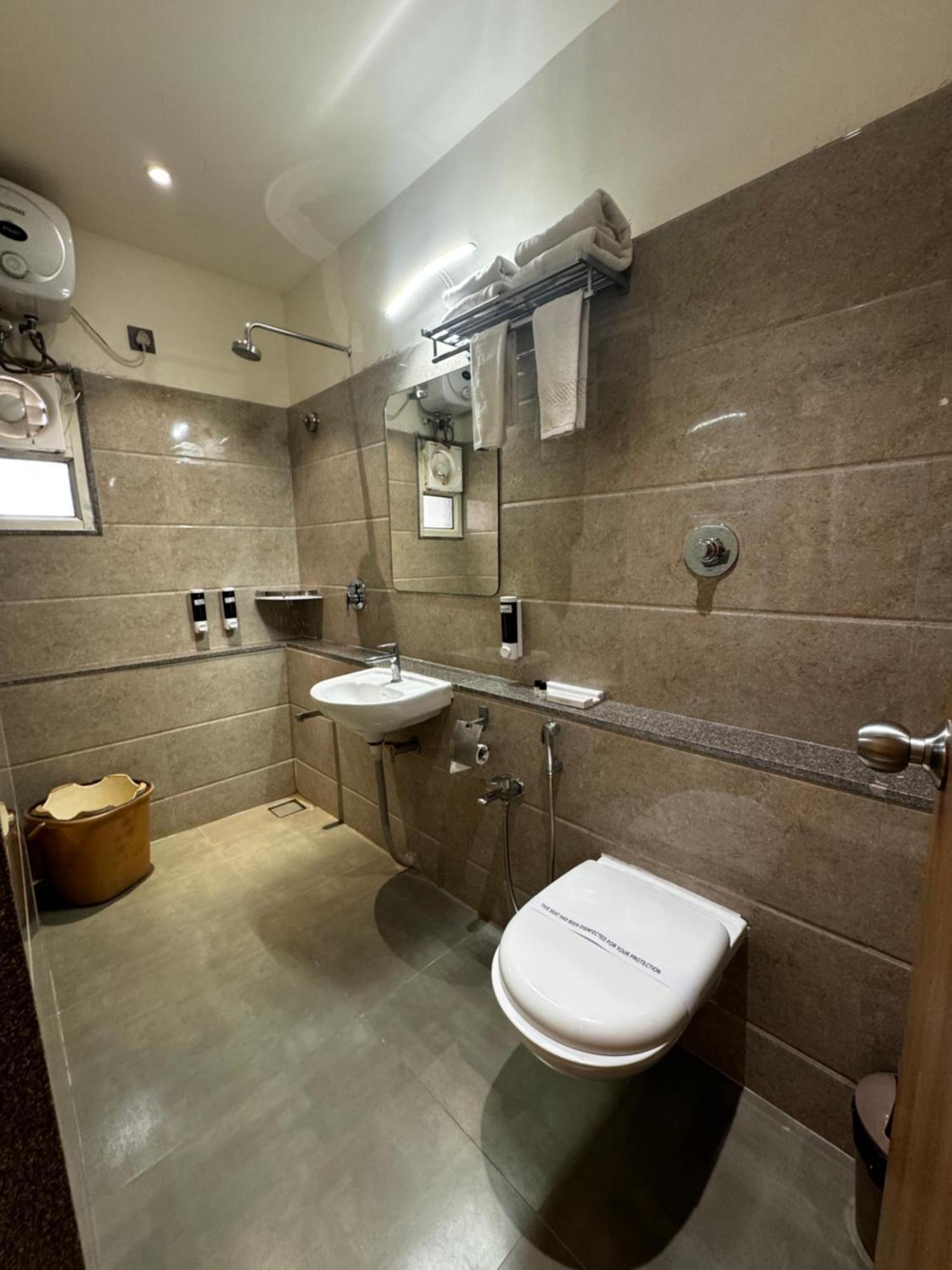 Siara Styles Amba Suites, กันตินาการ์ ภายนอก รูปภาพ