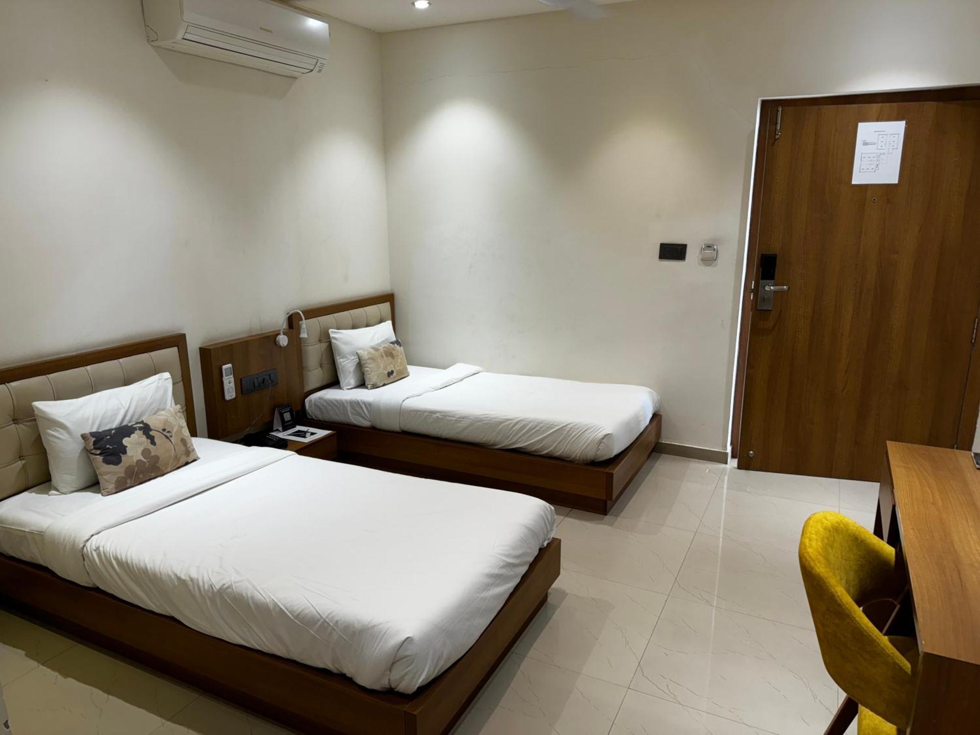 Siara Styles Amba Suites, กันตินาการ์ ภายนอก รูปภาพ